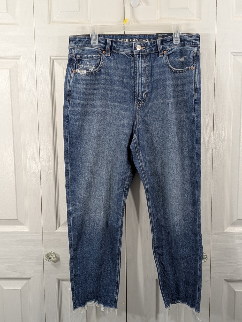 American Eagle: Strigid Super High Rise Mom Jeans = Size 12XShort - NWT